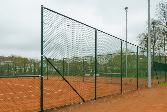 Tennisomheining